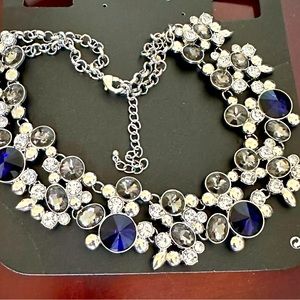 Gorgeous necklace royal blue and silver stone